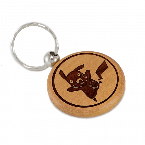 Брелок Pikachu из дерева