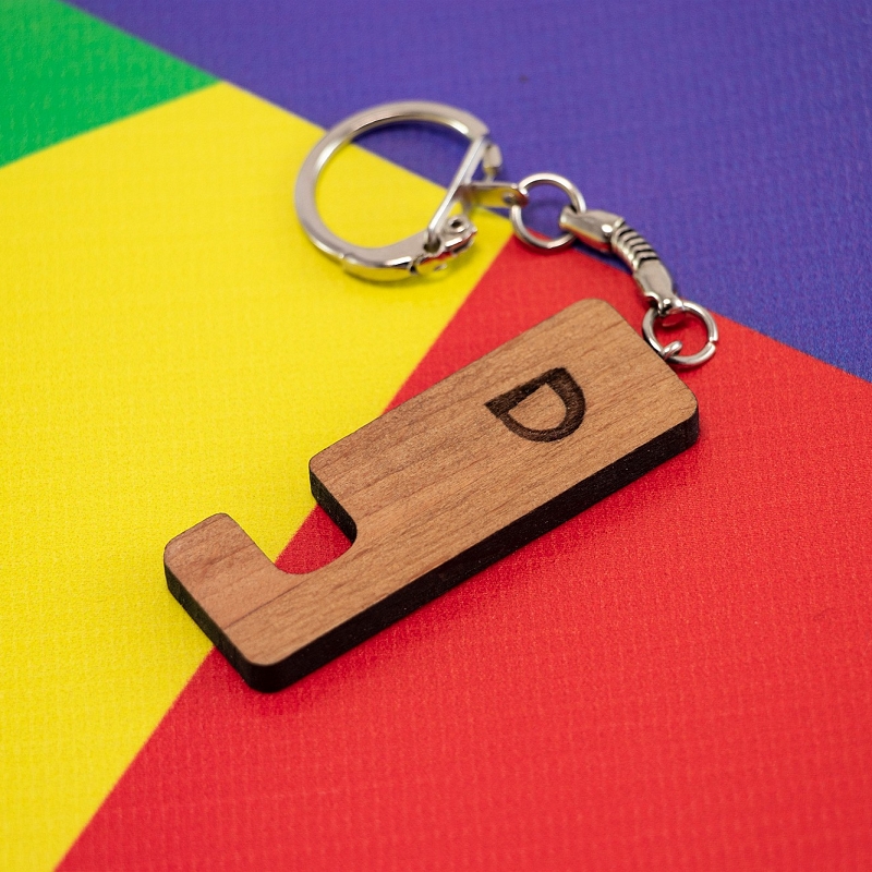 Брелок-подставка для телефона из дерева - # 3 Брелок-подставка для телефона из дерева #3