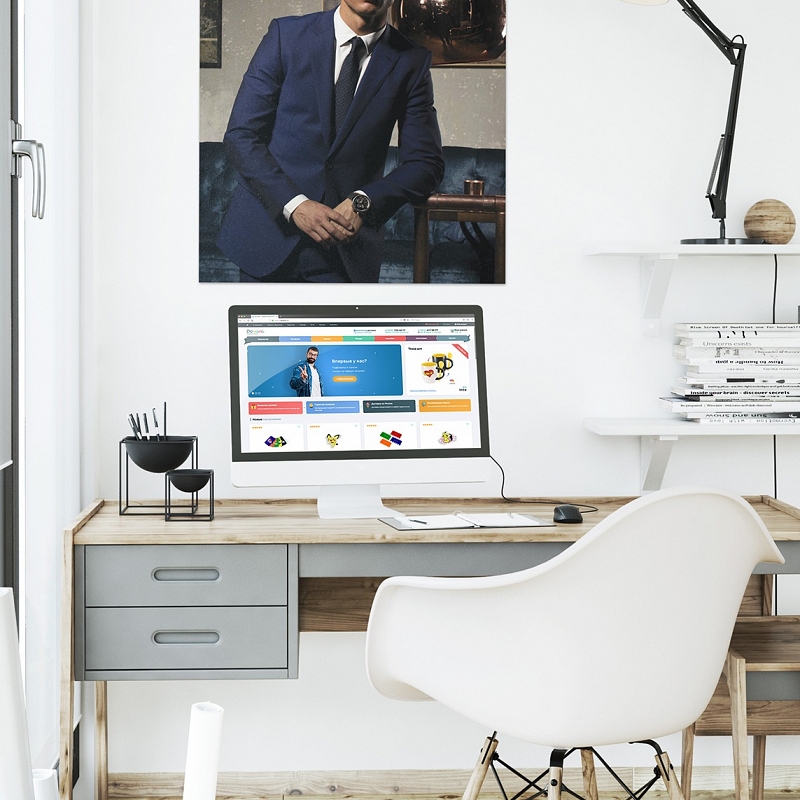 Постер Роналдо в костюме - # 2 Постер Роналдо в костюме #2